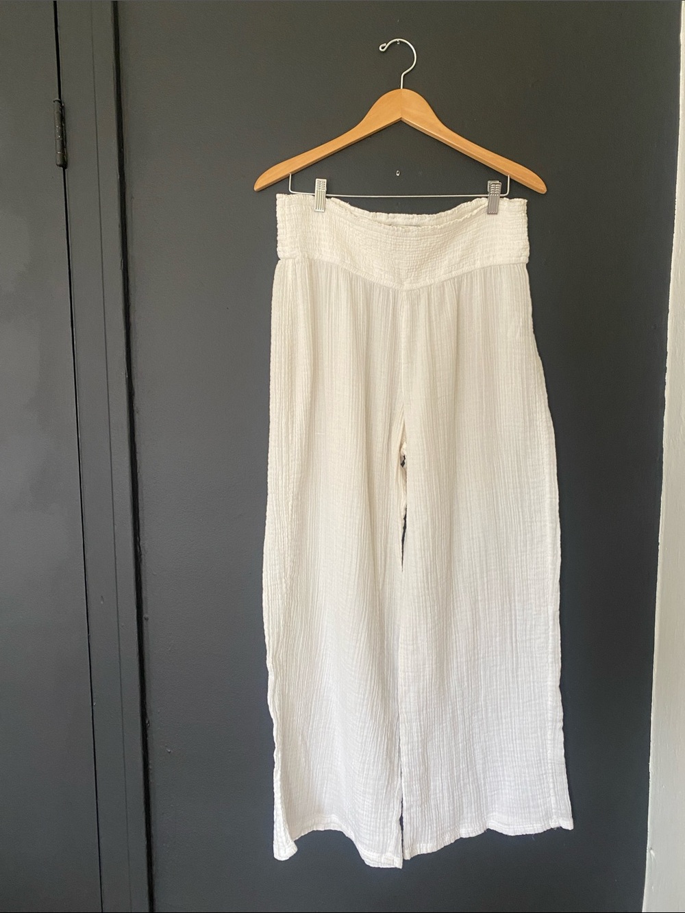 Hollister Size Large White Gauze Wide Leg Pants